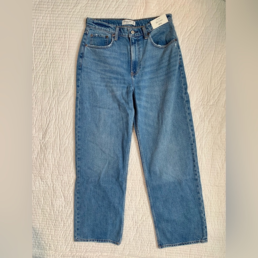NWT Abercrombie & Fitch Women’s High Rise Loose Jean | Size 29